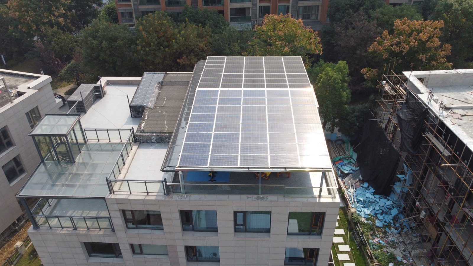 别墅屋顶为什么特殊适合装置光伏发电系统？？？